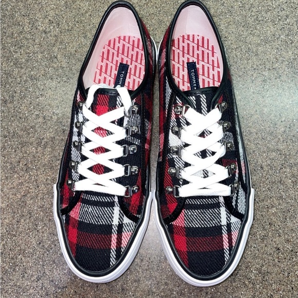 🆕 Tommy Hilfiger Plaid “Hill” LaceUp LowTop Sneaker, Size 8 - Picture 2 of 7